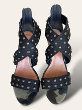 Via Uno Black and Camouflage Heels 3