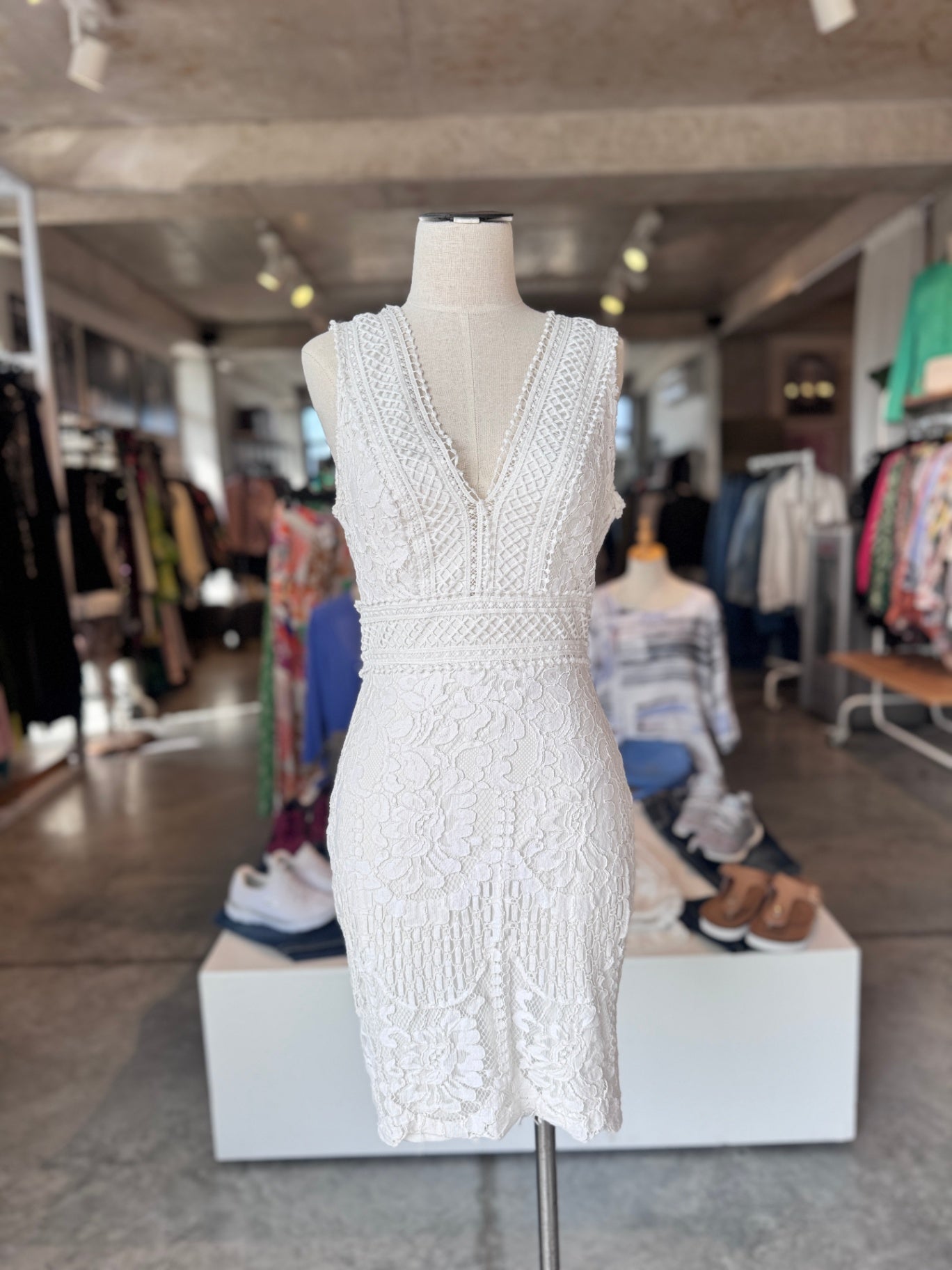 Main Strip white lace dress S