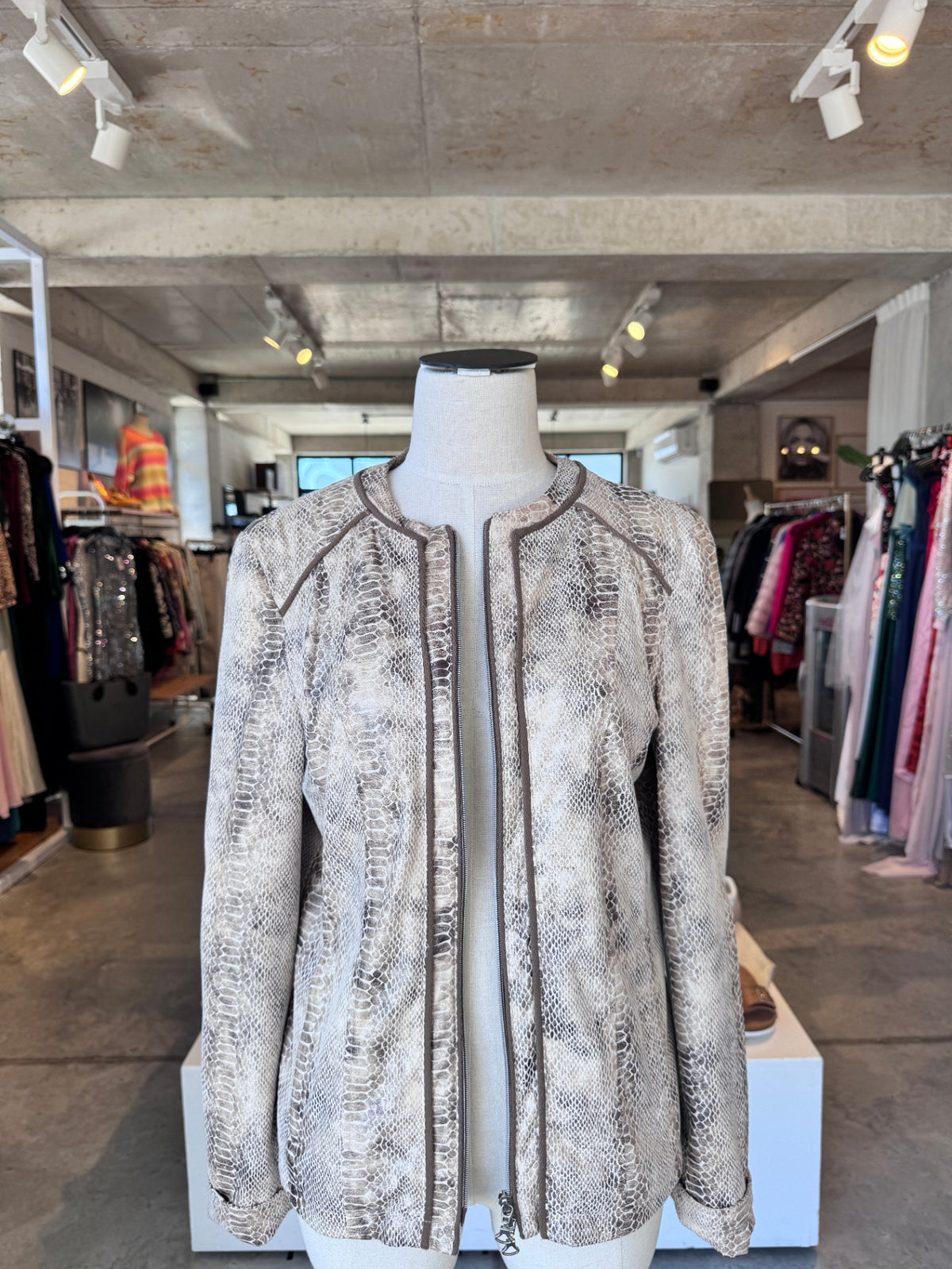 Isabell beige/brown patterened snakeskin jacket  12  RRP 2.2K
