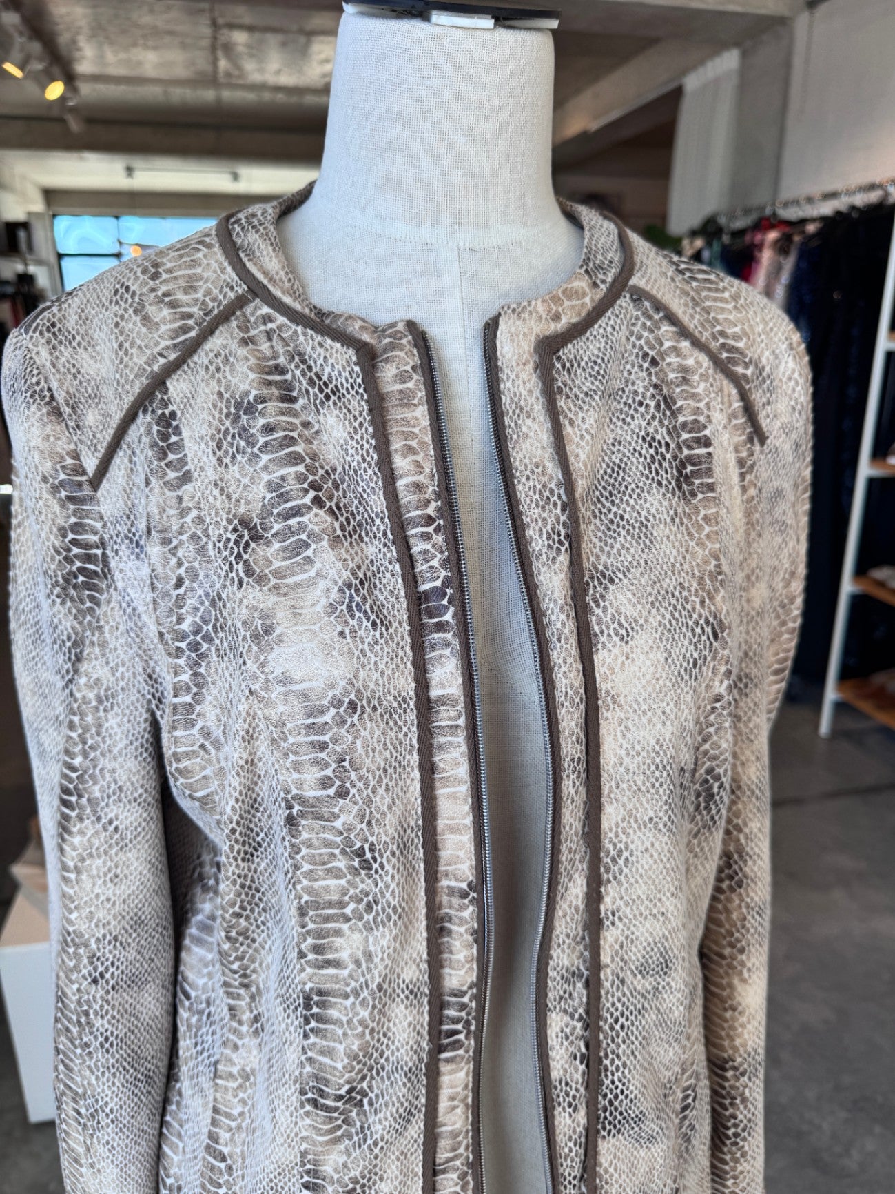 Isabell beige/brown patterened snakeskin jacket  12  RRP 2.2K