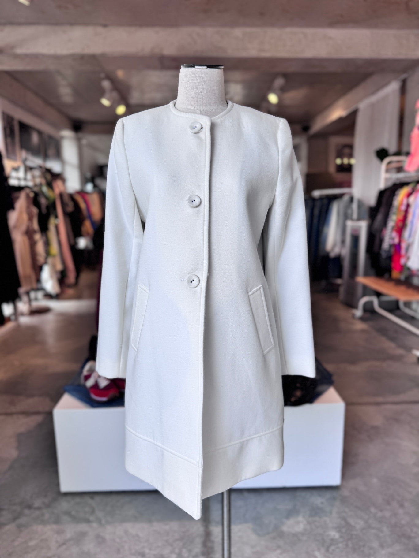 Pringle of Scotland white coat 10