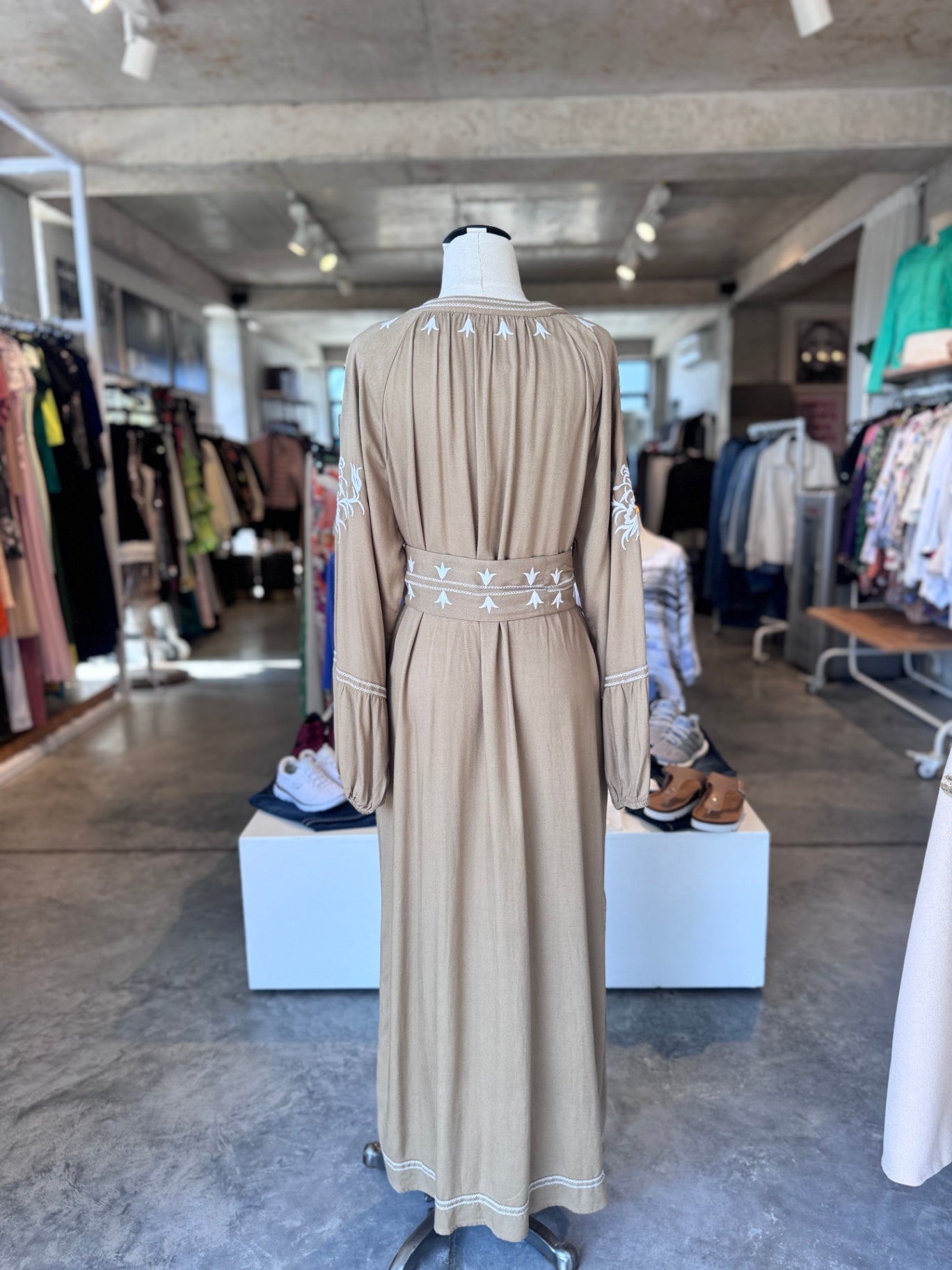 Desray beige maxi dress w white embroidery & belt 30