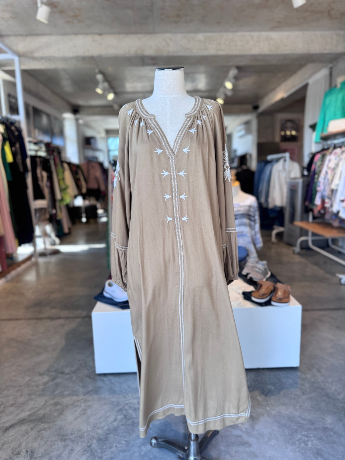 Desray beige maxi dress w white embroidery & belt 30